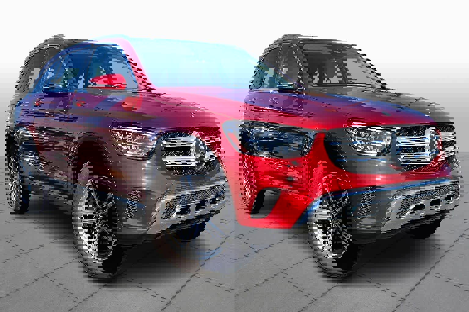 Used 2022 Mercedes-Benz GLC 300 image 2