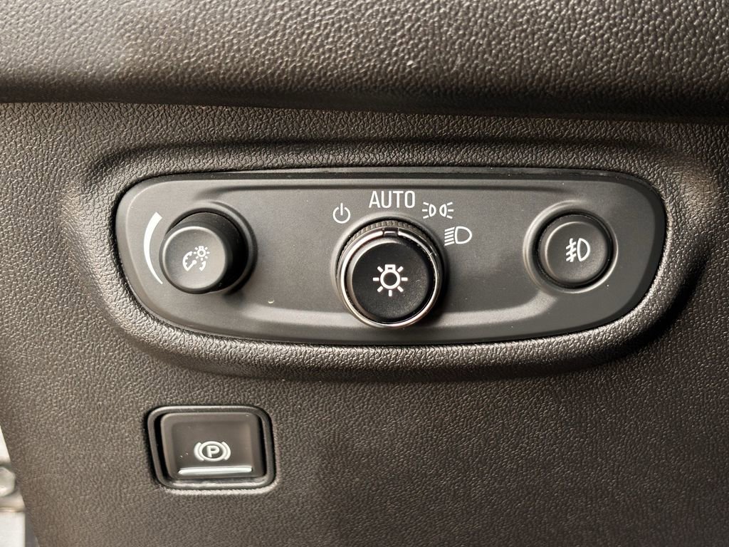 Used 2024 GMC Terrain AT4 image 21