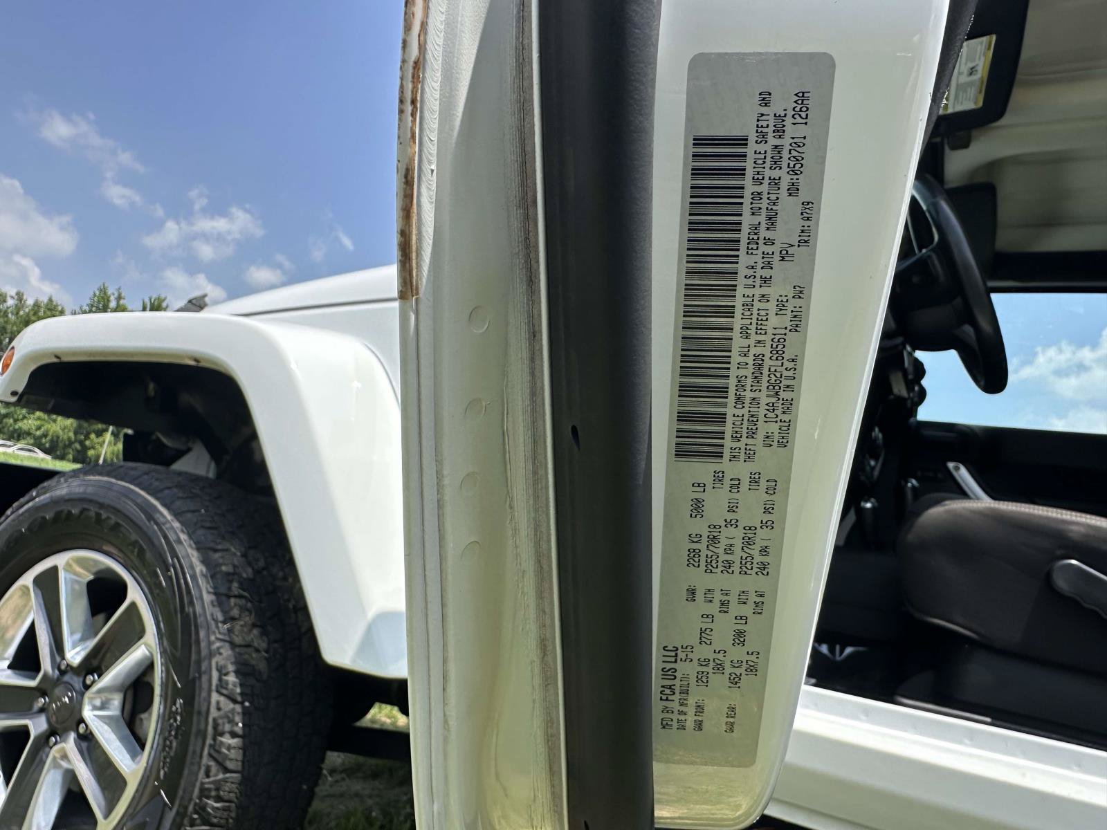 Used 2015 Jeep Wrangler Sahara w/ Connectivity Group AWD/4WD image 32