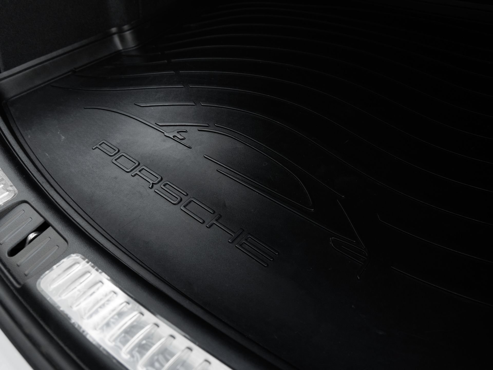 Certified 2026 Porsche Macan AWD/4WD image 29