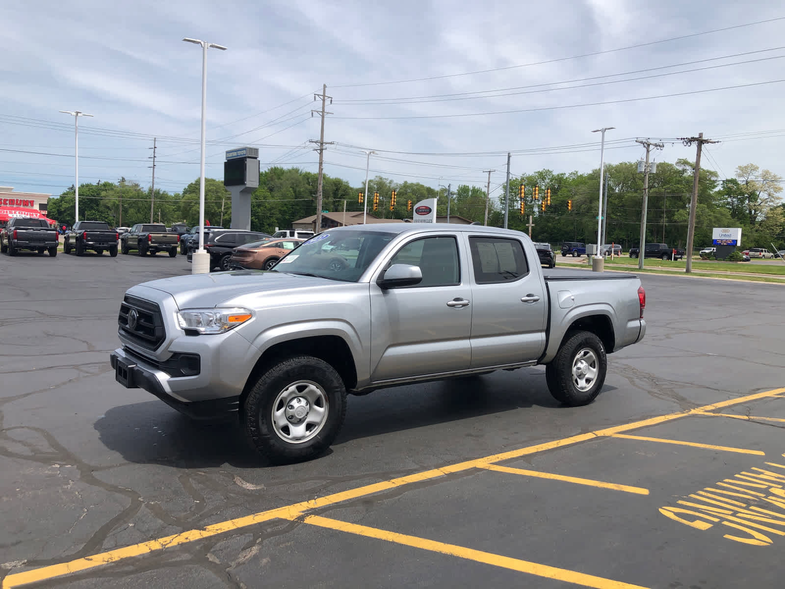 Used 2022 Toyota Tacoma SR AWD/4WD image 4