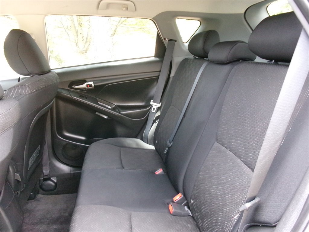 Used 2009 Pontiac Vibe w/ Preferred Package FWD image 30
