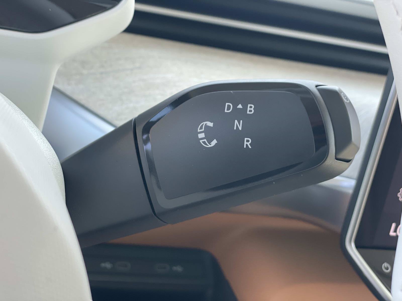 Certified 2025 Volkswagen ID. Buzz Pro S Plus AWD/4WD image 19