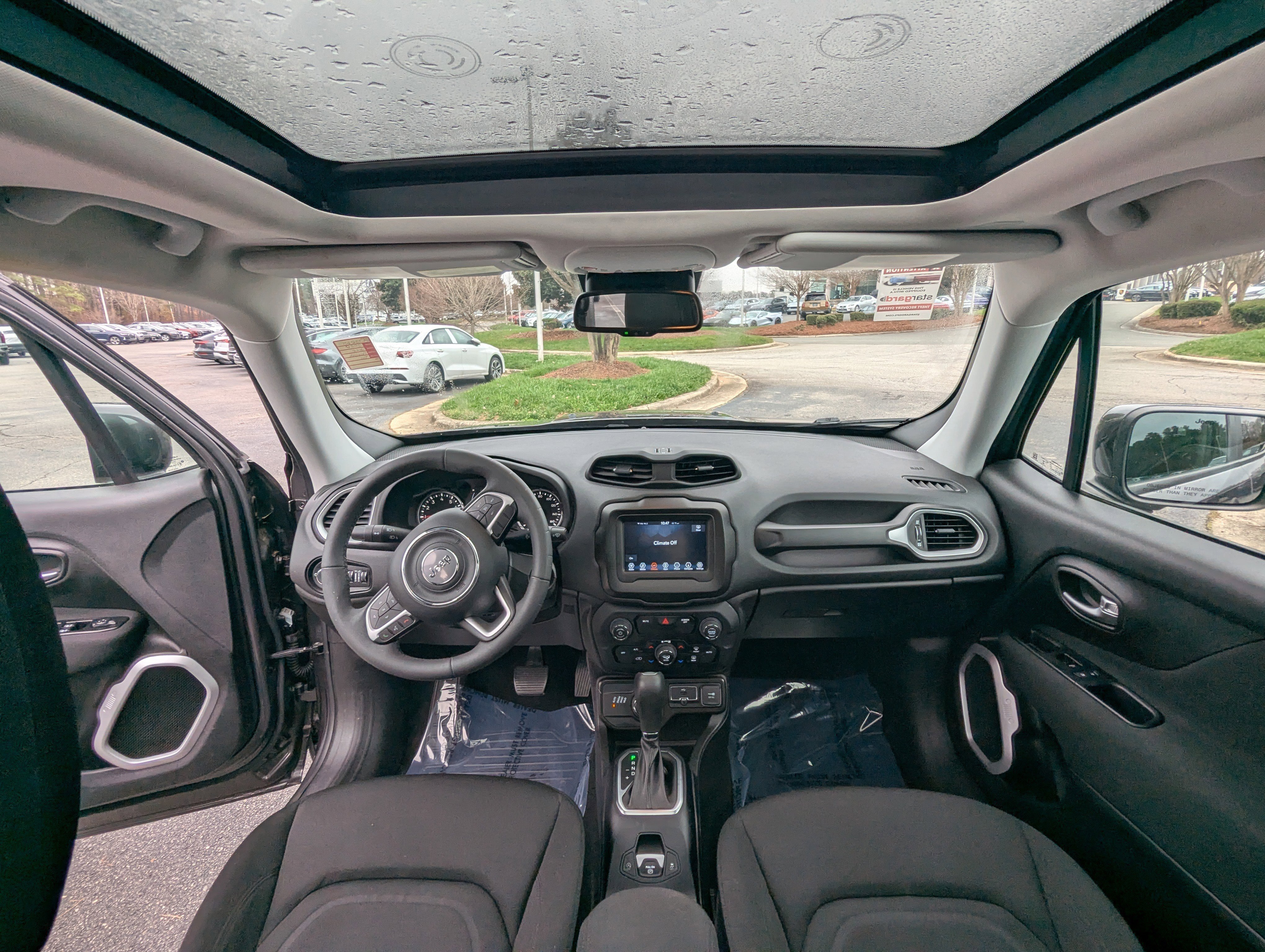 Used 2020 Jeep Renegade Latitude w/ Popular Equipment Group image 12