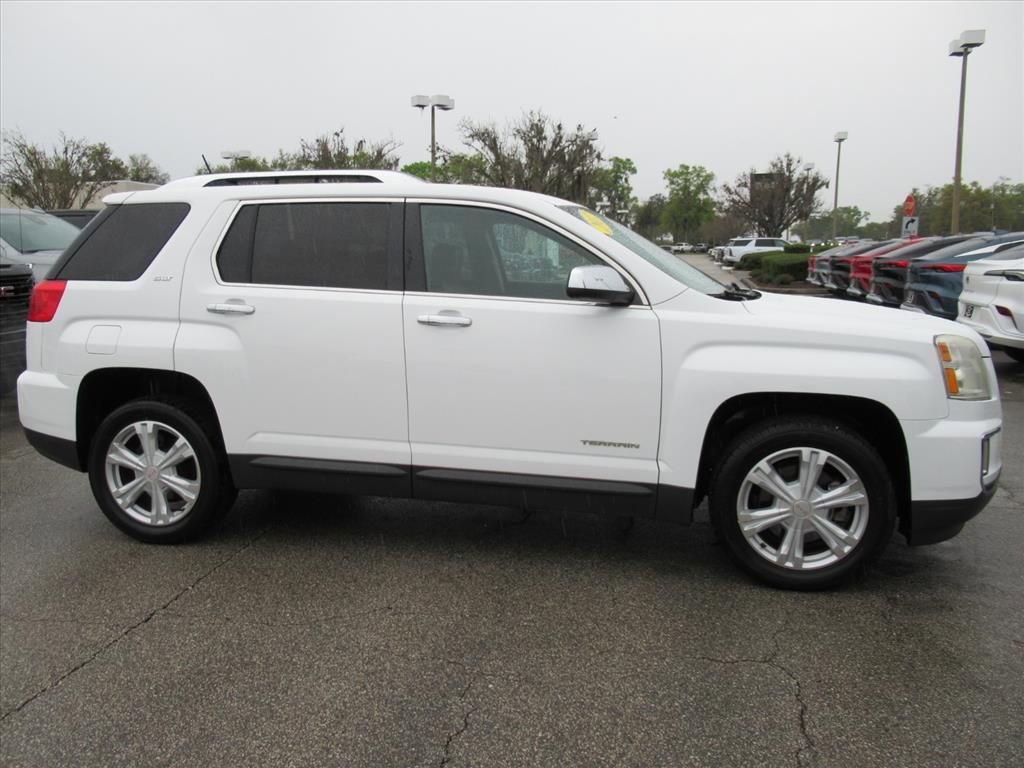 Used 2017 GMC Terrain SLT image 2