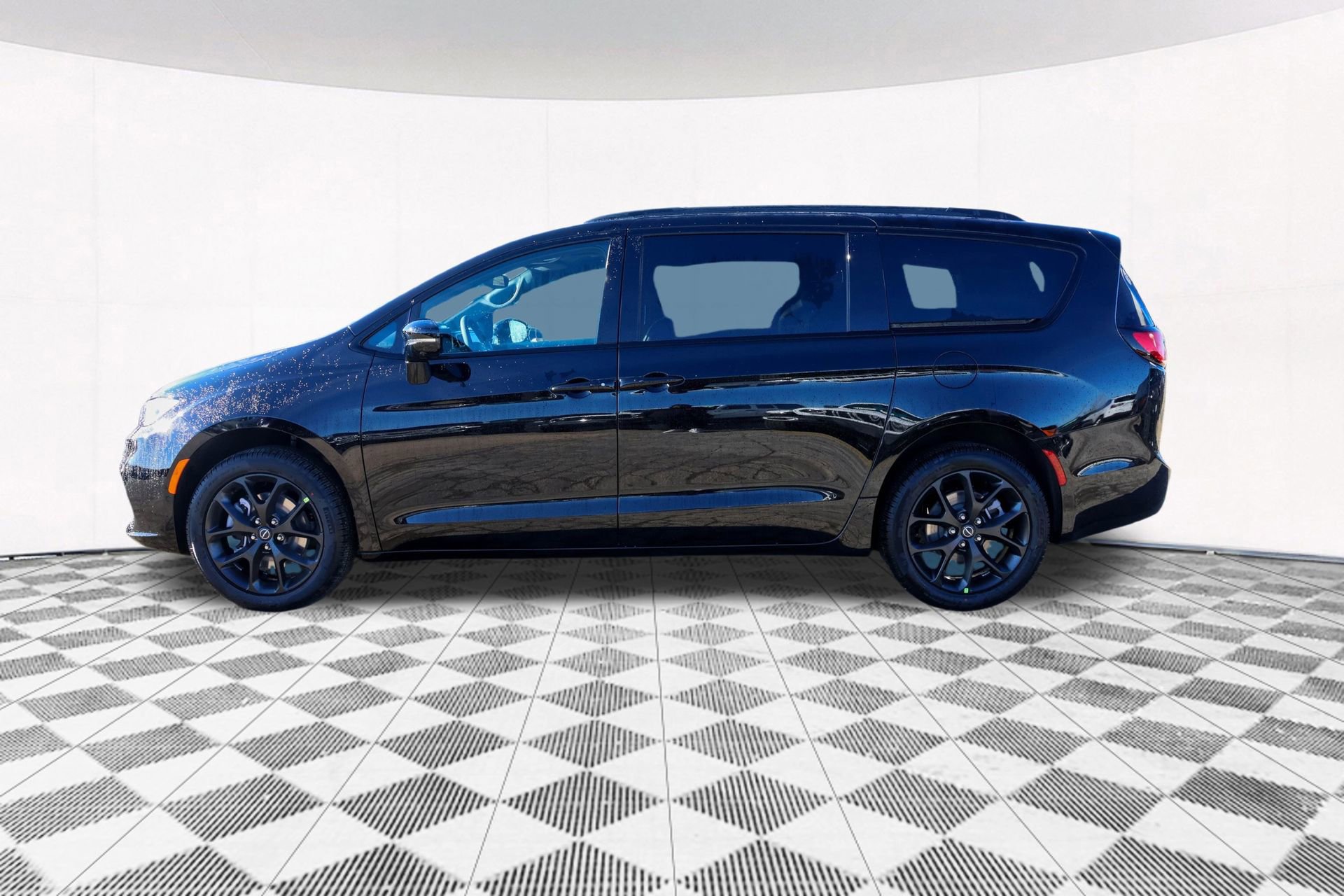 New 2026 Chrysler Pacifica Limited w/ S Appearance Package AWD/4WD image 9
