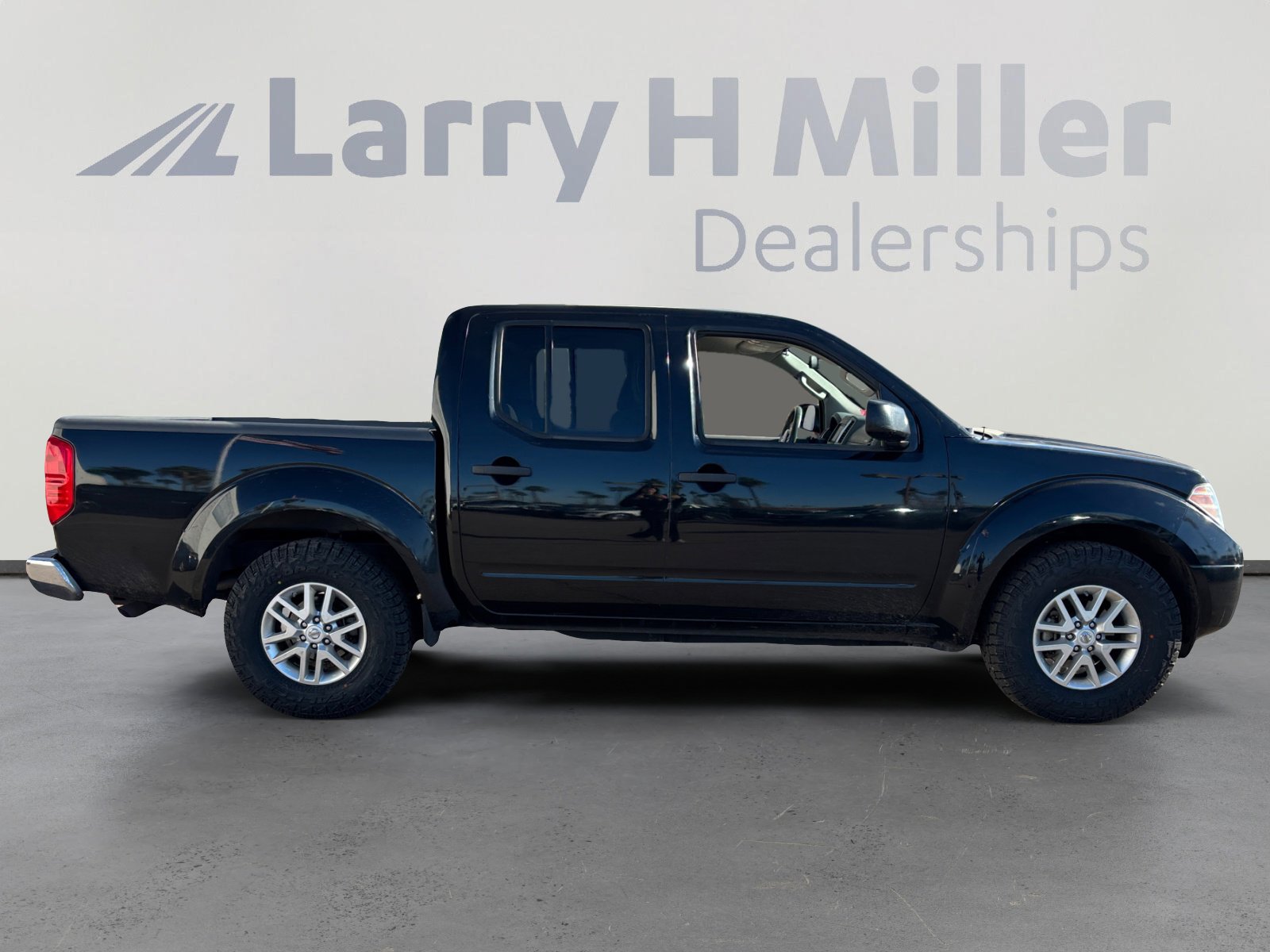 Used 2016 Nissan Frontier SV image 6