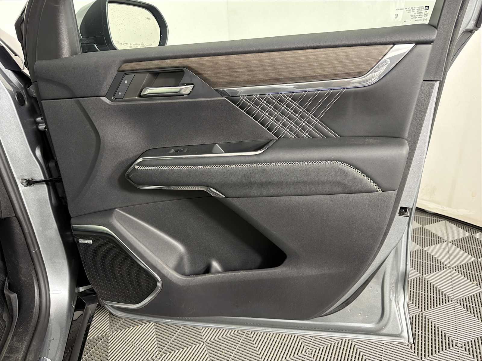 Used 2024 GMC Acadia Denali FWD image 12