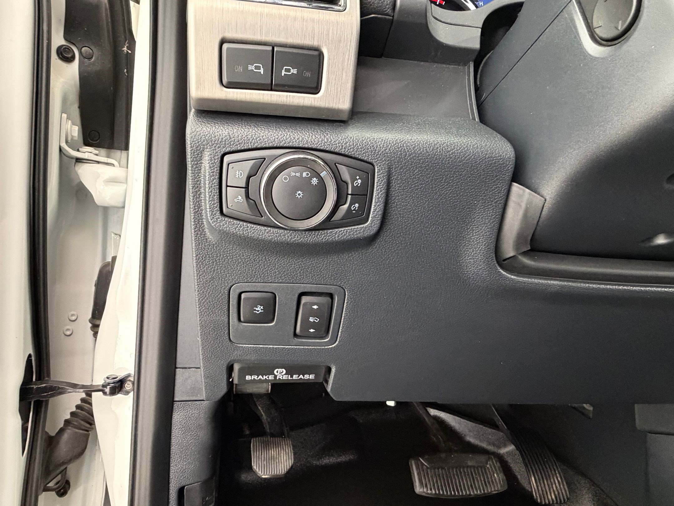 Certified 2022 Ford F450 Platinum w/ FX4 Off-Road Package image 24