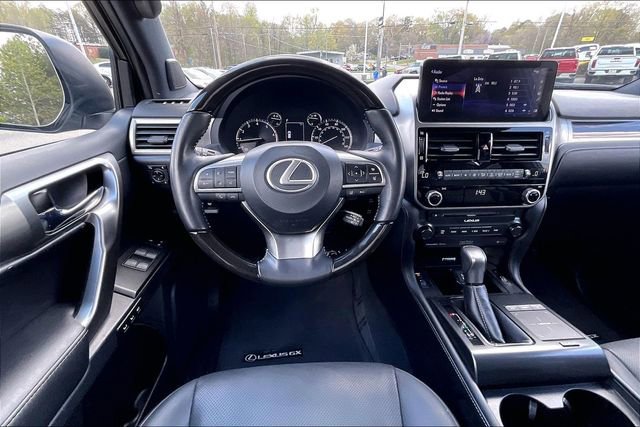 Used 2023 Lexus GX 460 Premium w/ Accessory Package image 8