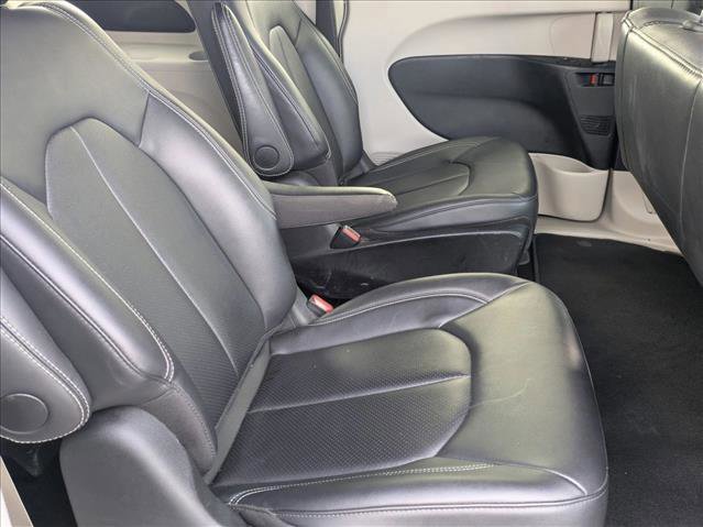 Used 2024 Chrysler Pacifica Select image 20