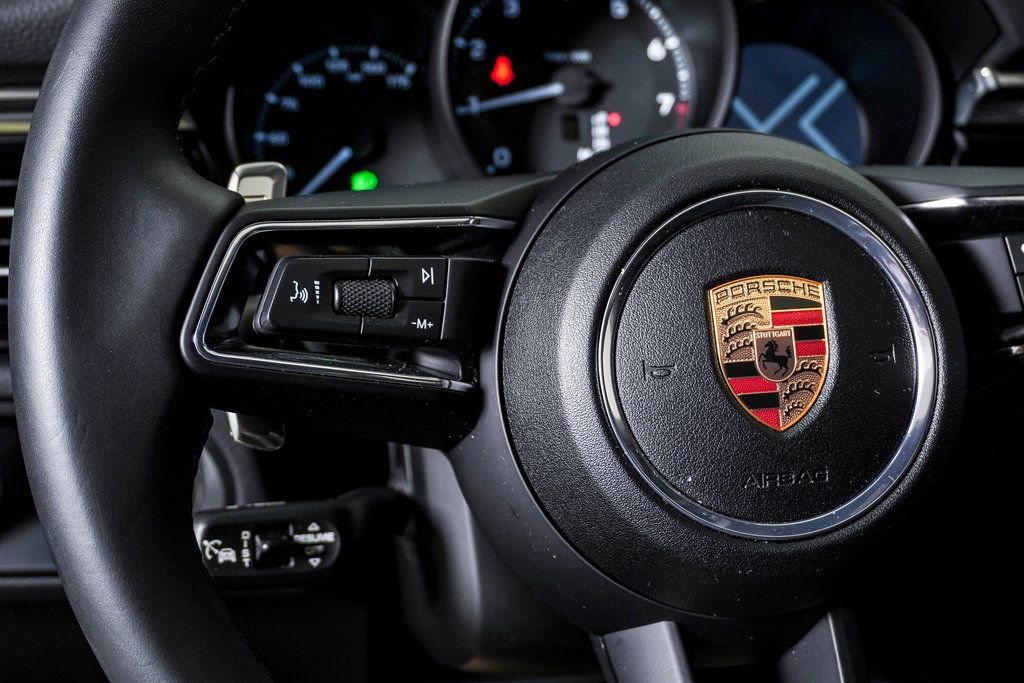 Certified 2025 Porsche Macan image 20