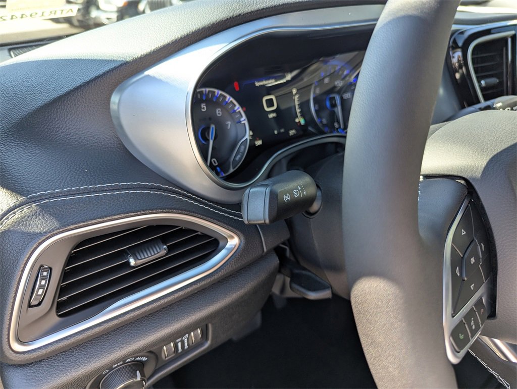 New 2026 Chrysler Pacifica Limited image 21