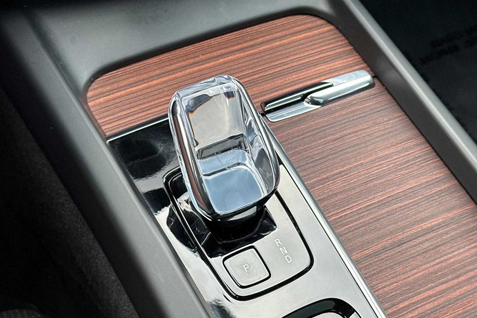 Certified 2024 Volvo XC60 B5 Ultimate w/ Protection Package Premier image 25