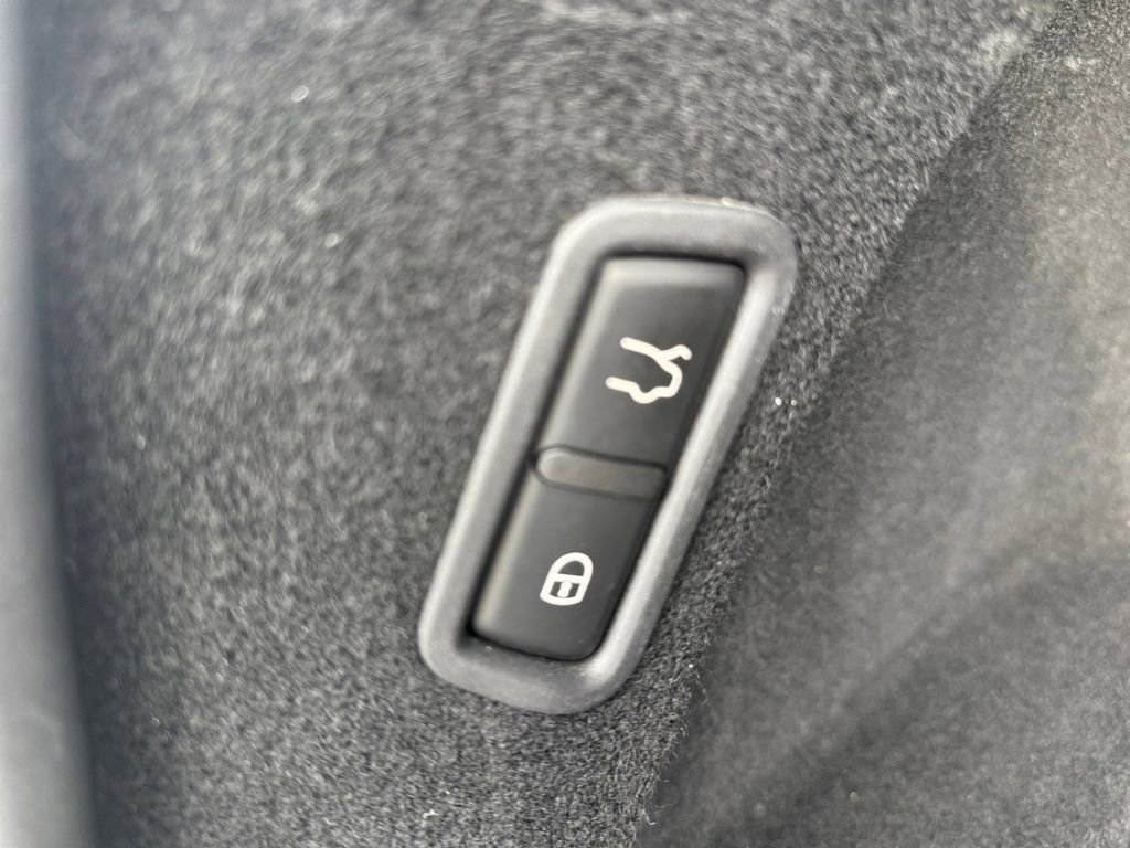 Used 2021 Maserati Levante image 10