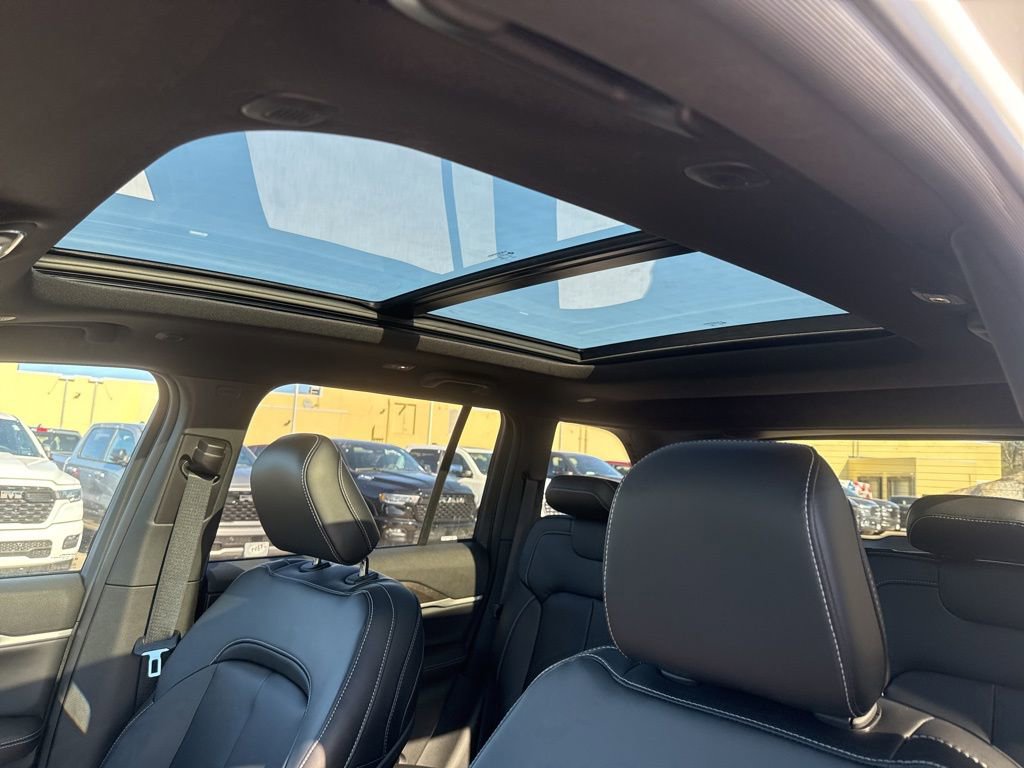 New 2026 Jeep Grand Cherokee Limited AWD/4WD image 18