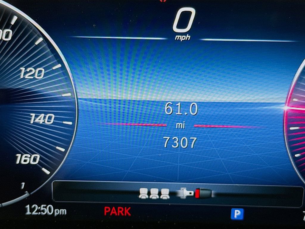 Used 2024 Mercedes-Benz GLB 250 4MATIC image 12