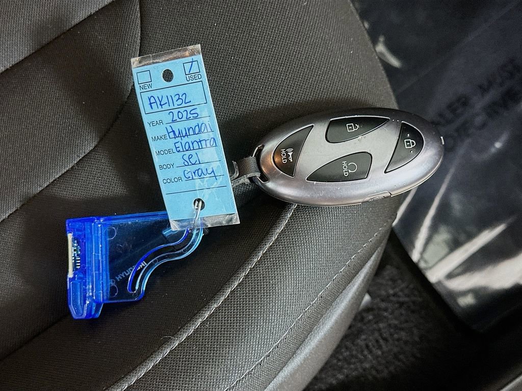Used 2025 Hyundai Elantra SEL FWD image 33