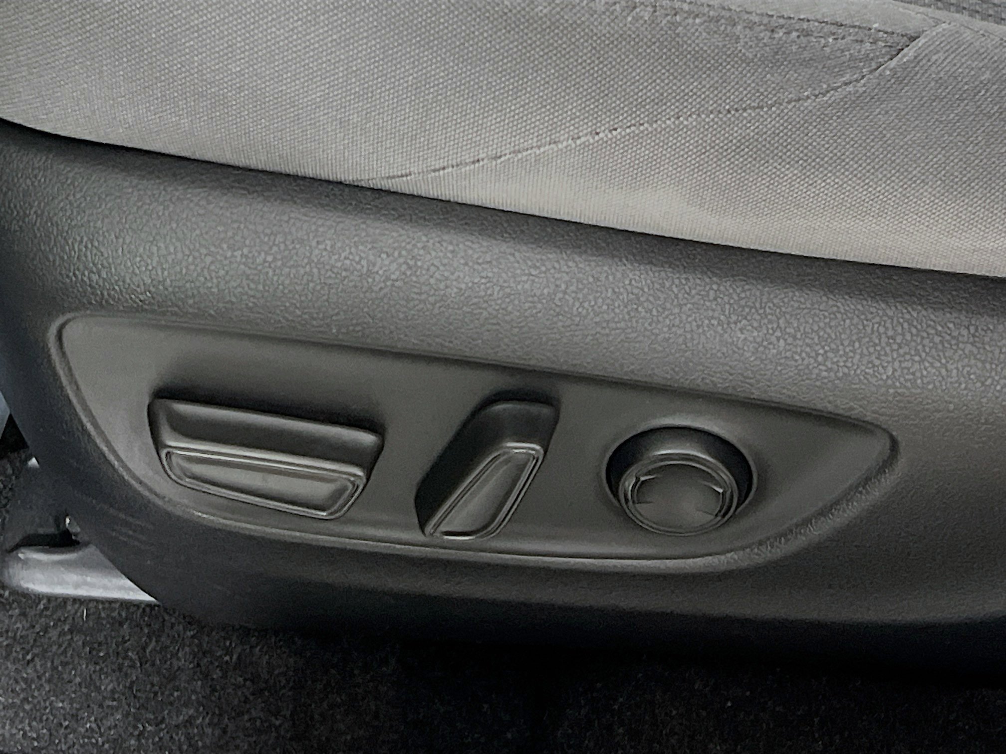 Used 2021 Toyota Venza LE w/ Carpet Mat Package (TMS) image 16