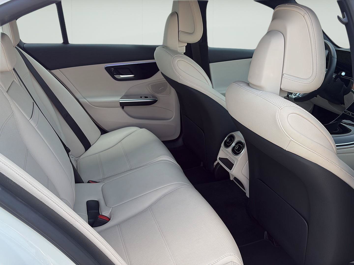 Used 2025 Mercedes-Benz C 300 4MATIC Sedan image 25