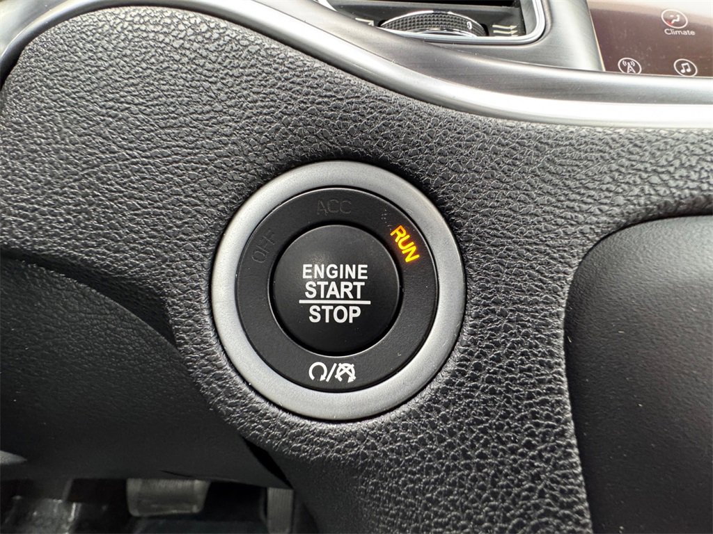 Used 2018 Dodge Charger SXT image 24