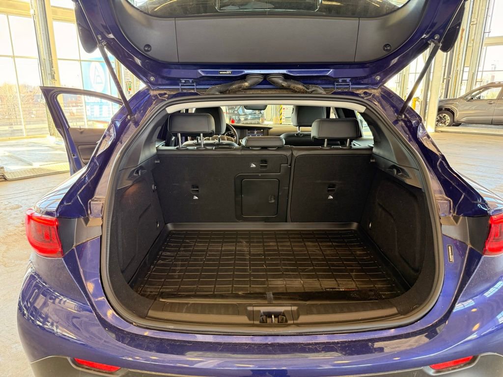 Used 2018 INFINITI QX30 Premium w/ Cargo Package image 17