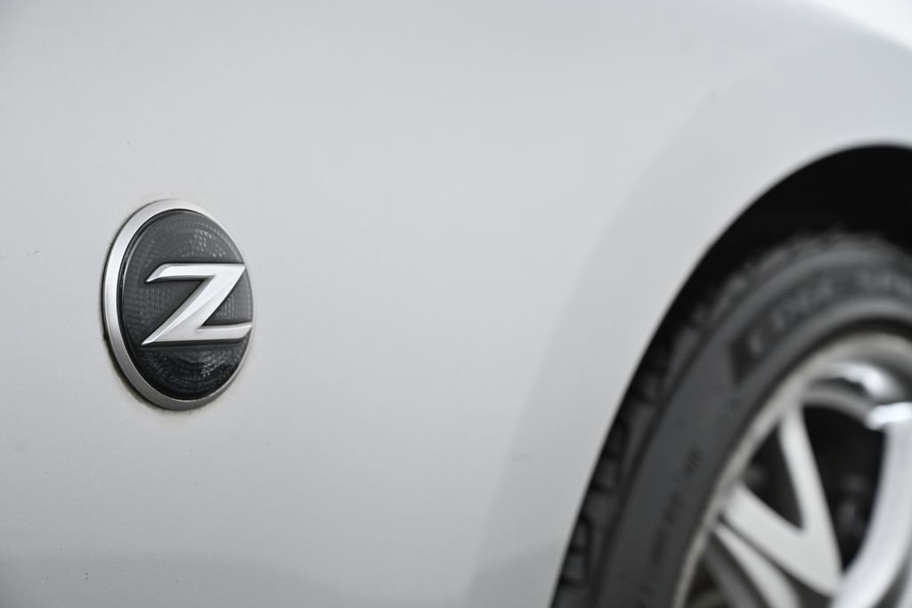 Used 2010 Nissan 370Z Touring w/ Sport Pkg image 11