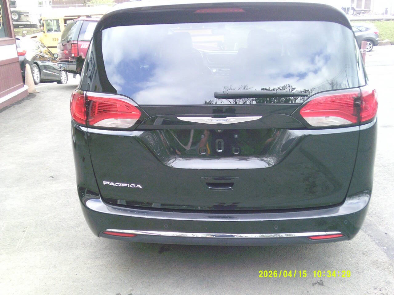 Used 2017 Chrysler Pacifica Touring-L FWD image 5