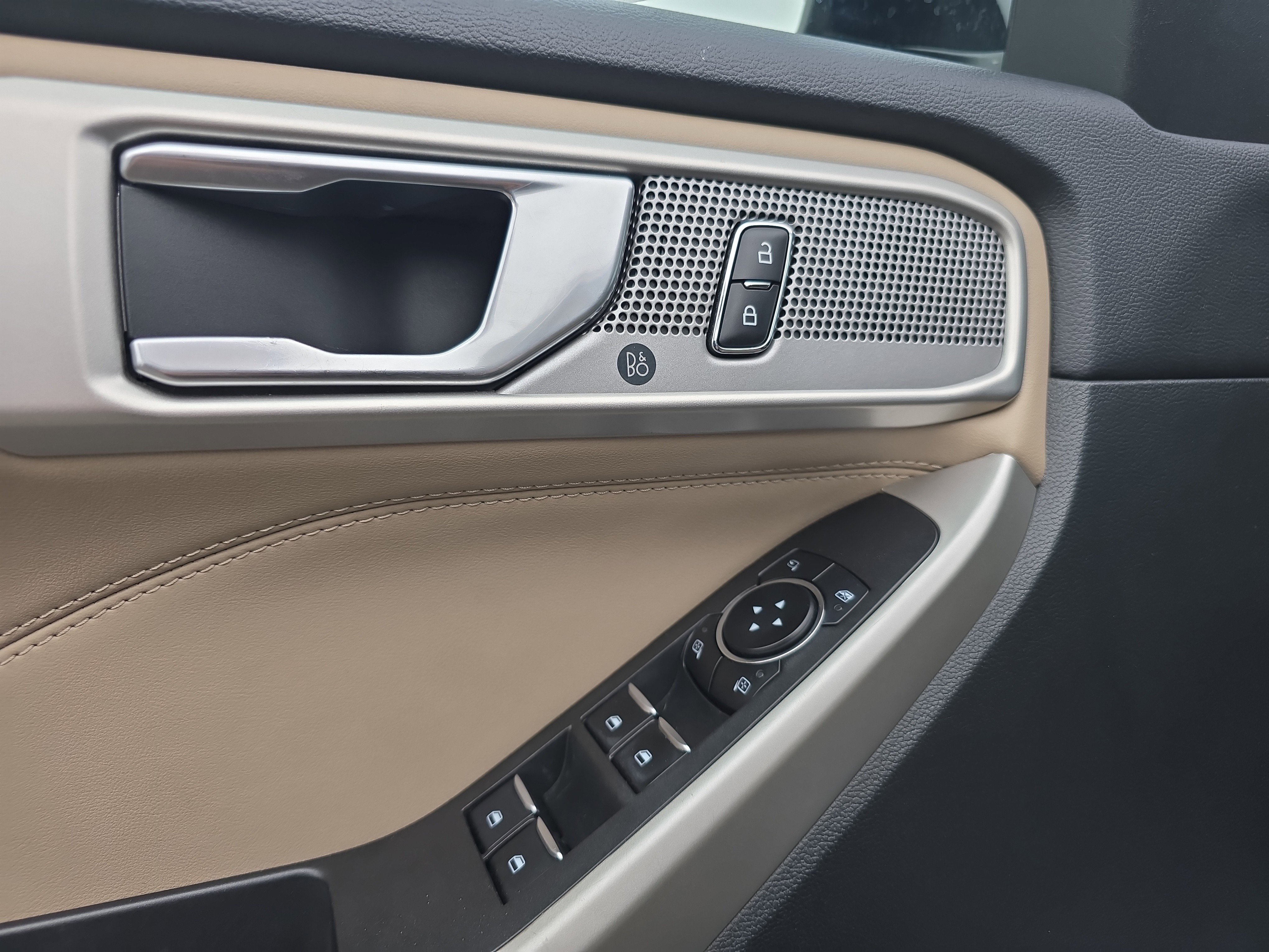 Used 2023 Ford Explorer Limited w/ Class IV Trailer Tow Package image 19