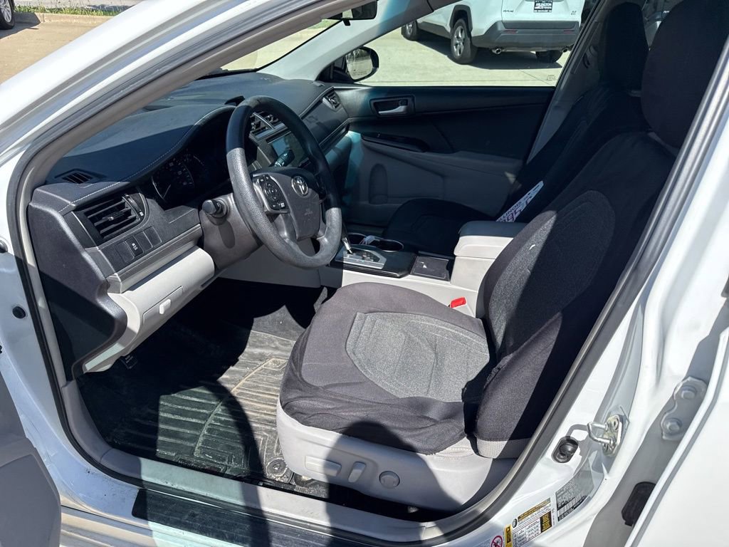 Used 2014 Toyota Camry LE FWD image 13