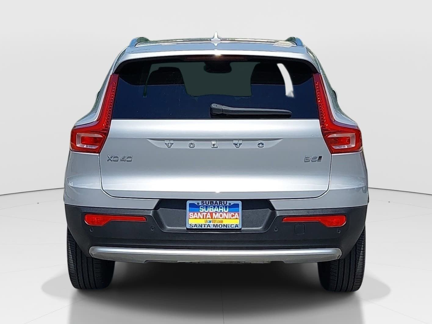 Used 2024 Volvo XC40 B5 Plus AWD/4WD image 6