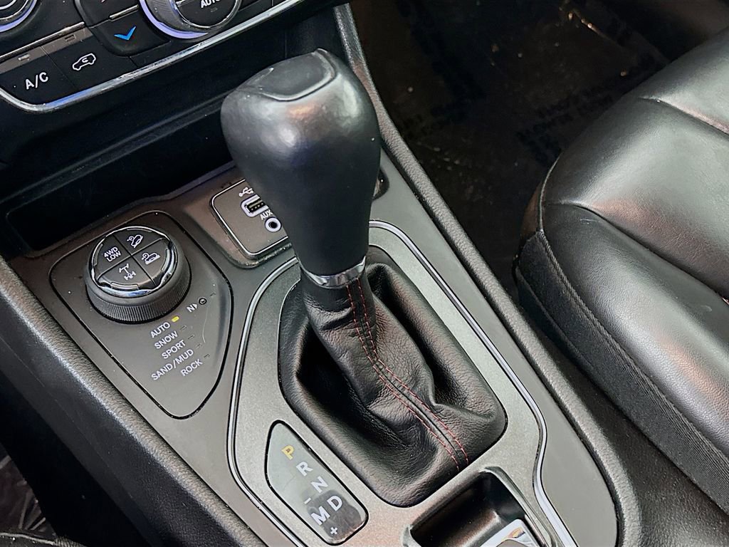 Used 2019 Jeep Cherokee Trailhawk w/ Cold Weather Group image 23