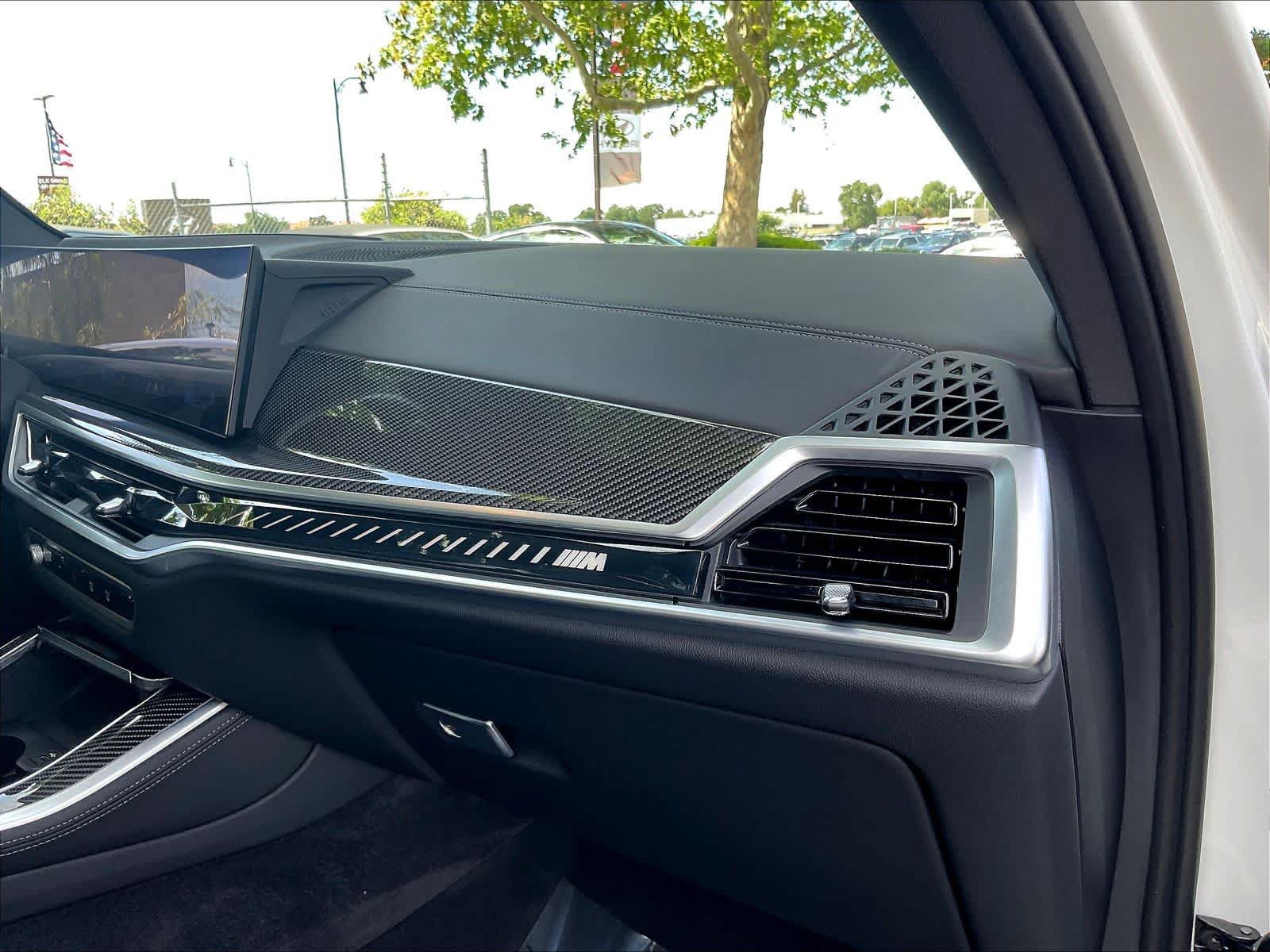 Used 2025 BMW X5 M60i AWD/4WD image 19