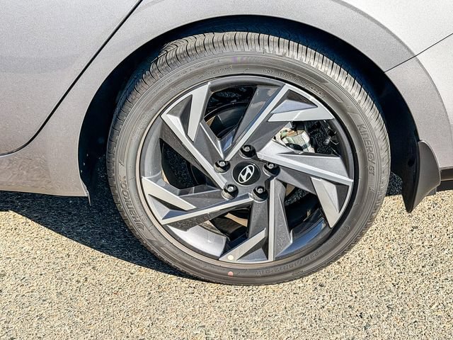 Used 2025 Hyundai Elantra SEL FWD image 11