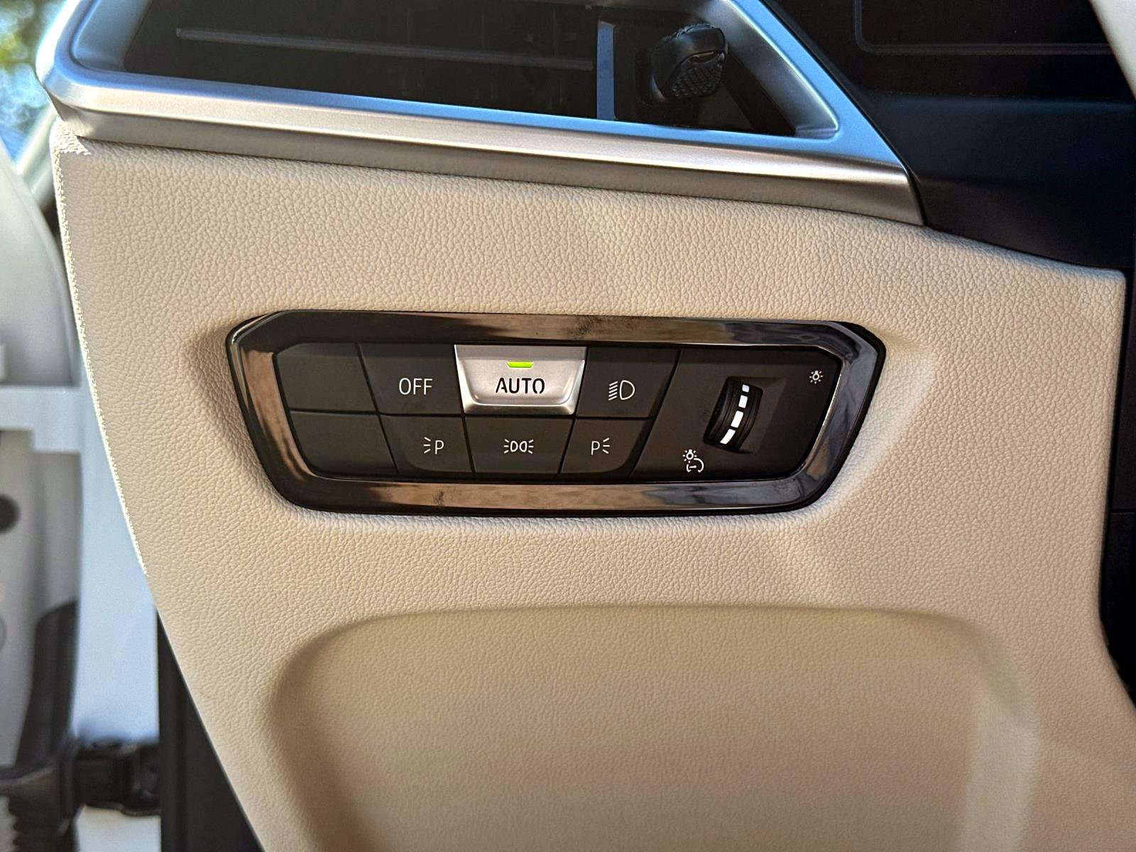 Used 2025 BMW 430i Coupe w/ Premium Package image 24