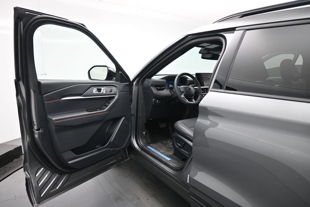 New 2026 Ford Explorer ST-Line w/ ST-Line Street Pack AWD/4WD image 8