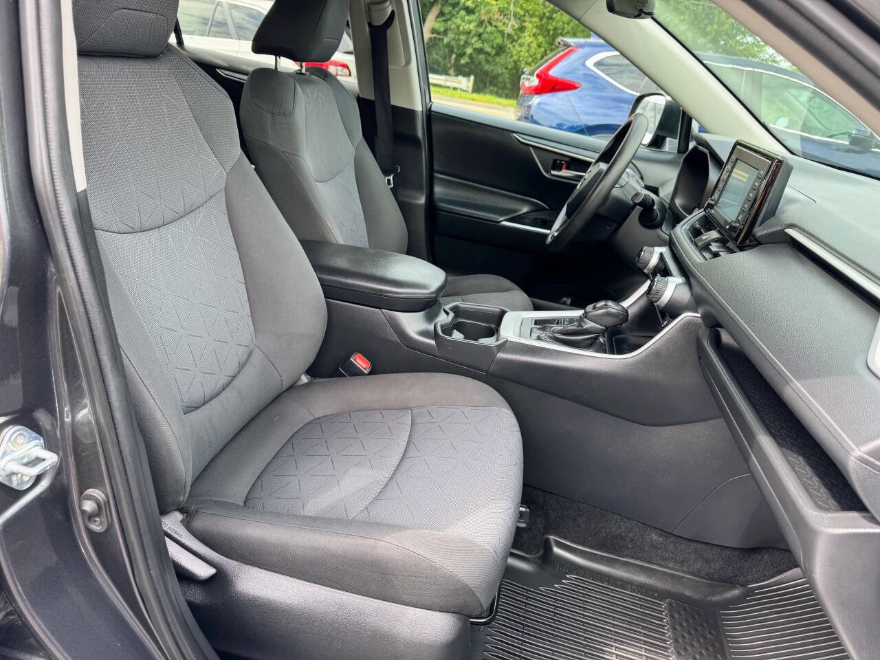Used 2020 Toyota RAV4 XLE image 24