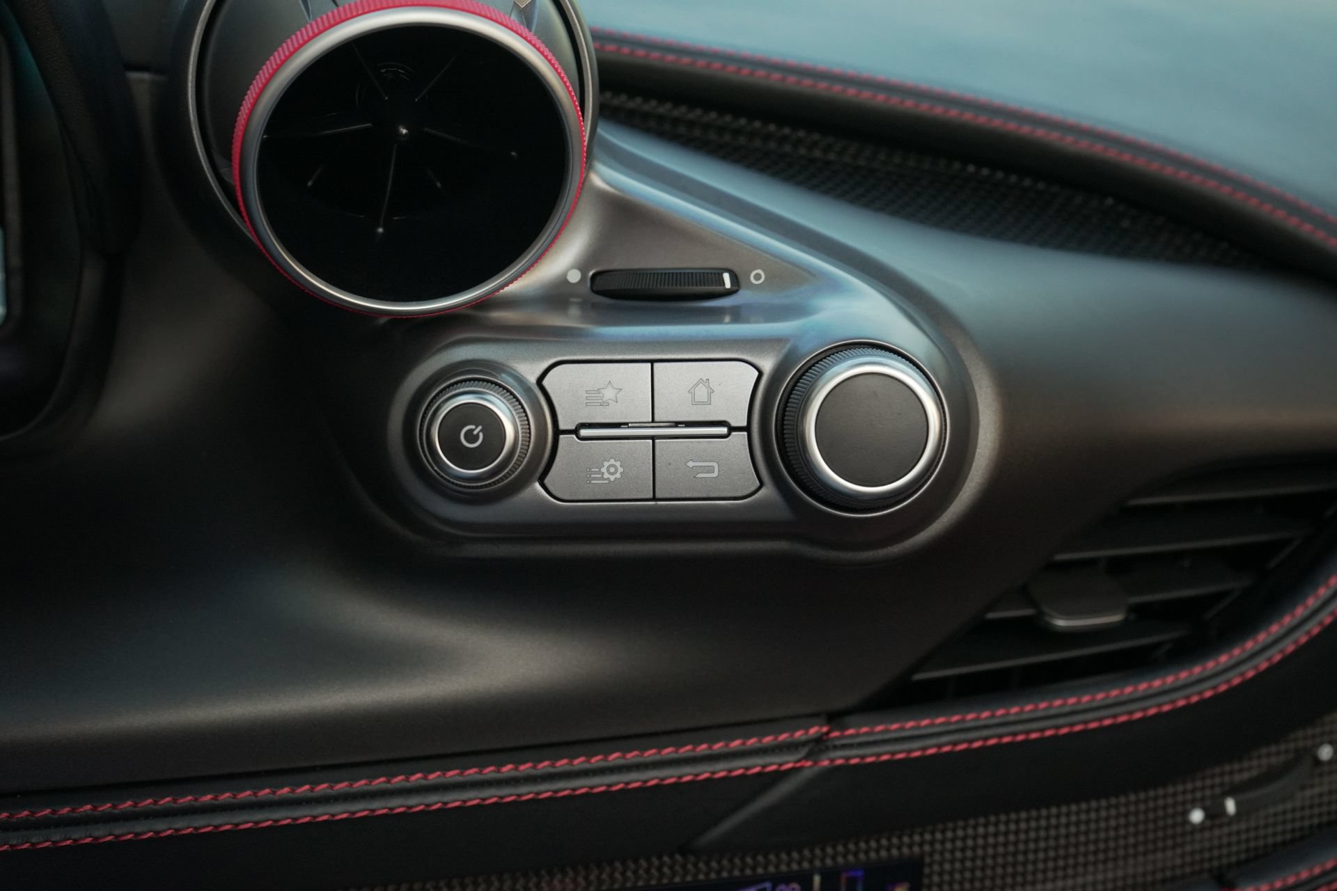 Used 2021 Ferrari F8 Tributo RWD image 27