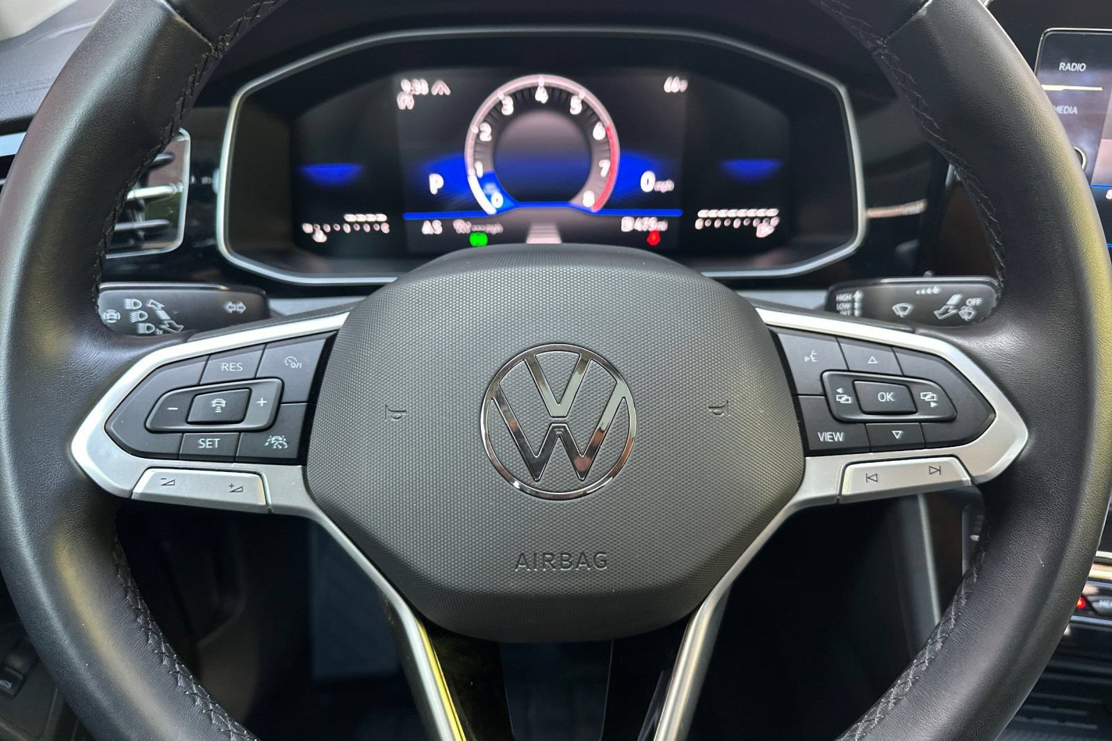 Used 2025 Volkswagen Jetta SE FWD image 28
