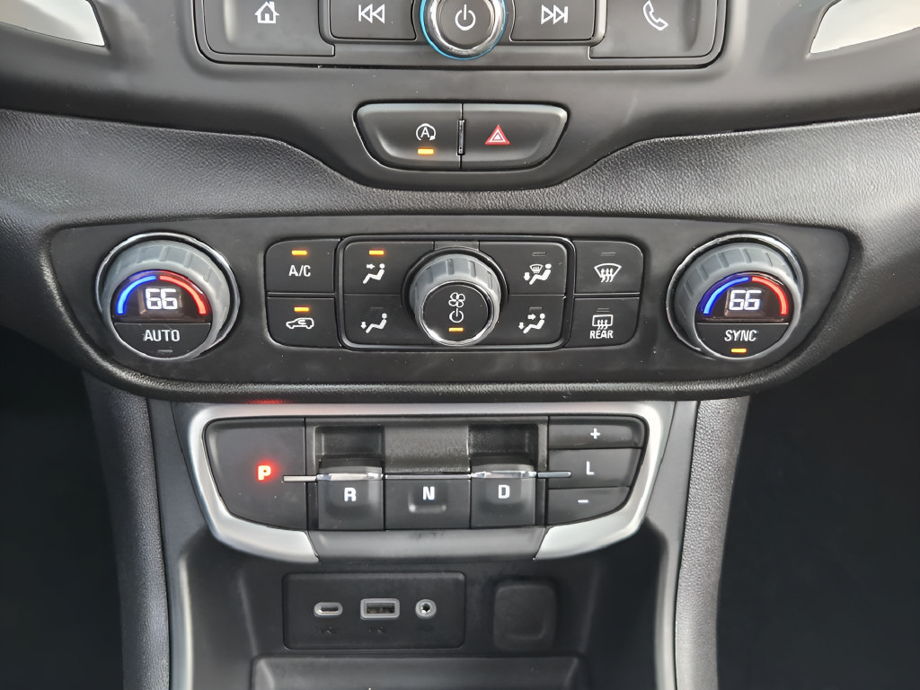 Used 2024 GMC Terrain SLE w/ Driver Convenience Package FWD image 17