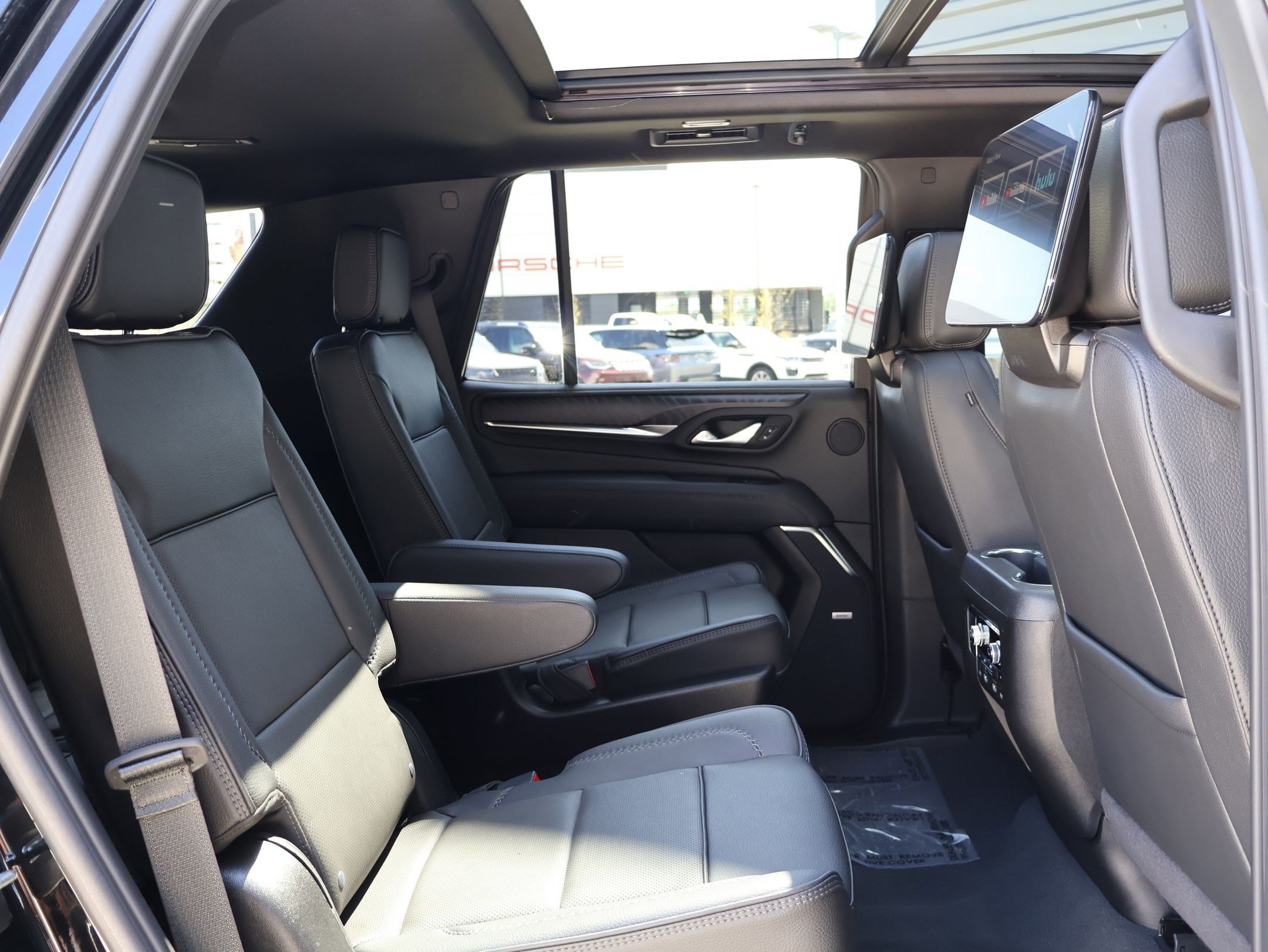 Used 2024 GMC Yukon Denali w/ Advanced Technology Package AWD/4WD image 29