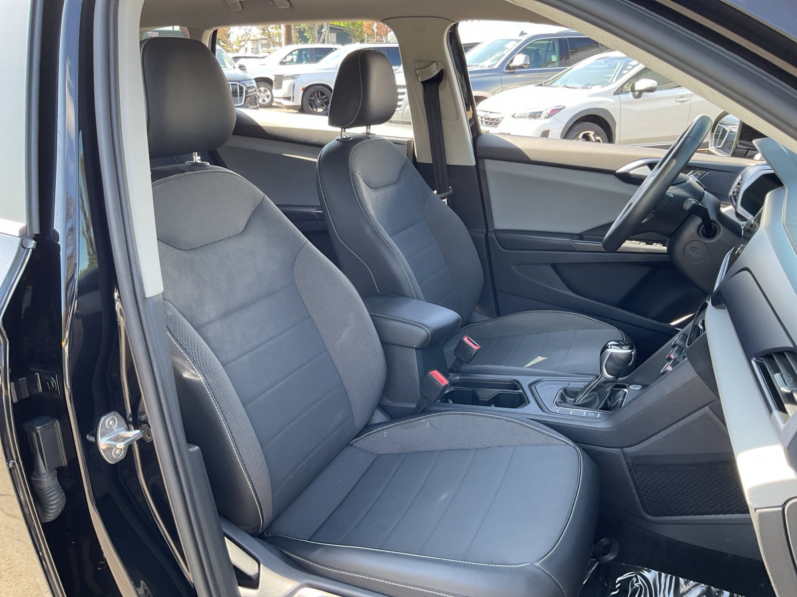 Used 2022 Volkswagen Taos SE FWD image 21