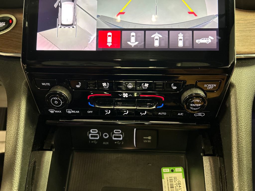 Used 2024 Jeep Grand Cherokee L Summit w/ Luxury Tech Group V image 19