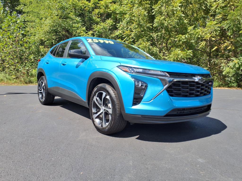 Used 2025 Chevrolet Trax RS image 1