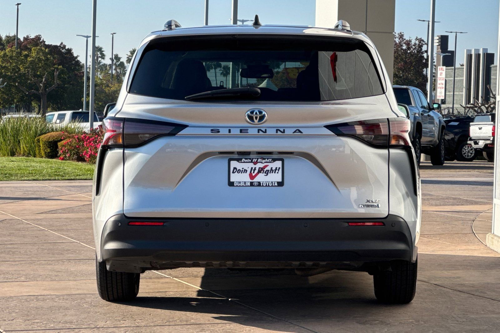 Certified 2023 Toyota Sienna XLE image 6