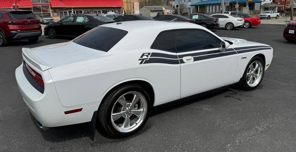 Used 2010 Dodge Challenger R/T RWD image 4