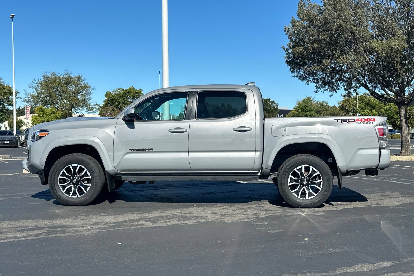 Used 2020 Toyota Tacoma TRD Sport w/ TRD Premium Sport Package AWD/4WD image 7