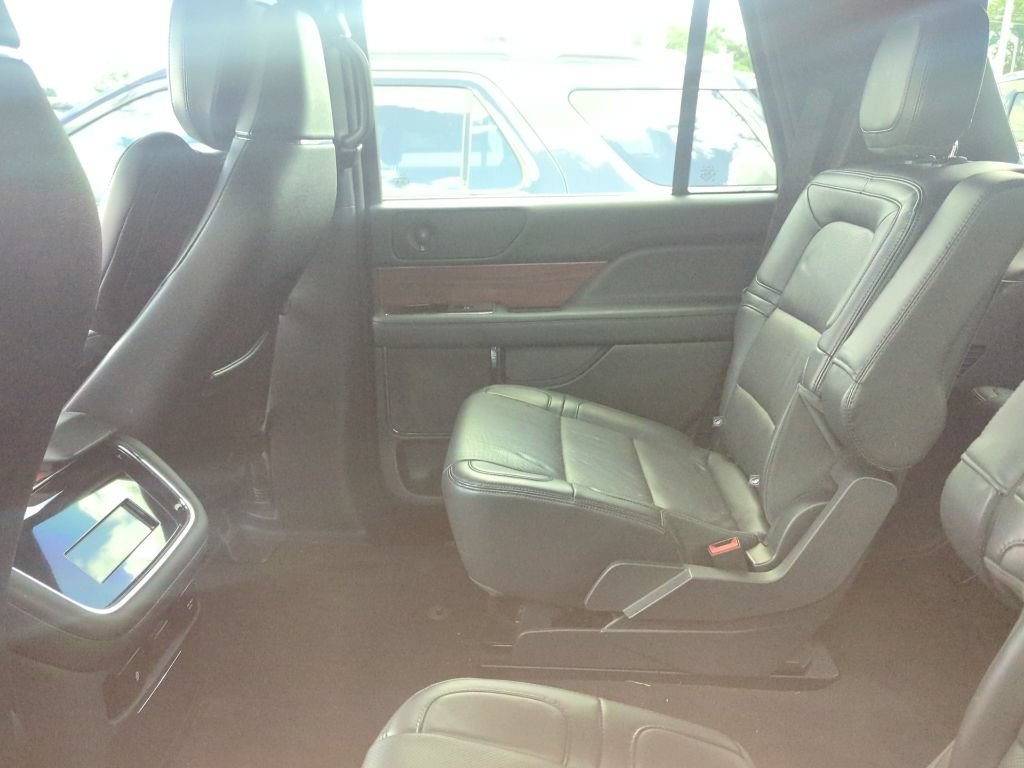 Used 2024 Lincoln Navigator Reserve AWD/4WD image 17
