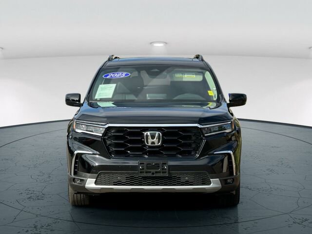 Used 2025 Honda Pilot Touring image 9