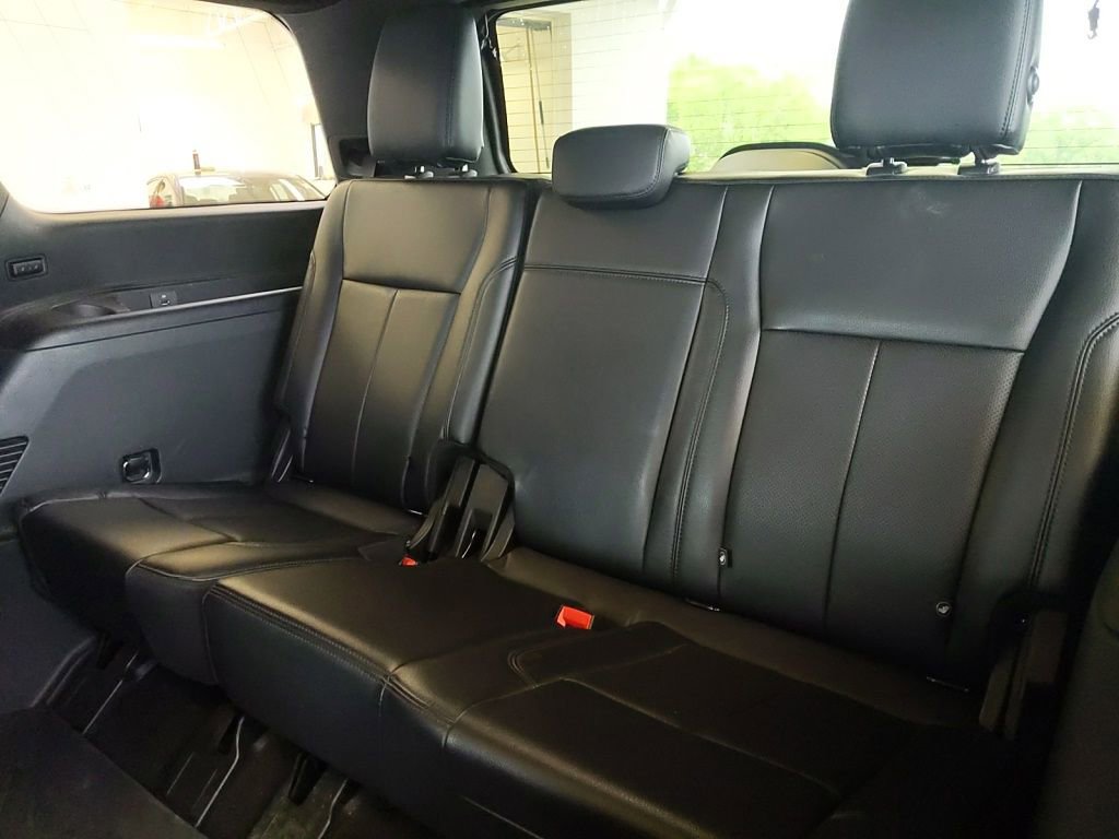 Used 2020 Ford Expedition XLT w/ Equipment Group 202A AWD/4WD image 15